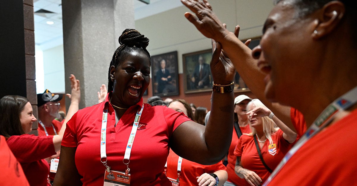 2025-Salute-Driver-High-Fives-1200x628v2